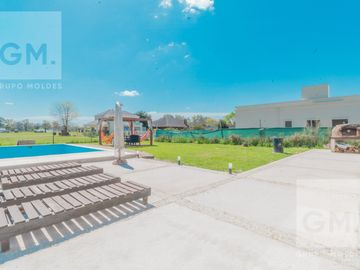 Hermosa casa en alquiler en Country Boca Ratón! Con Pileta y Parrilla!