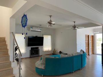 Casa en venta - 4 Dormitorios 4 Baños - Cocheras - 850Mts2 - Escobar
