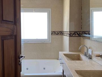 Casa en venta - 4 Dormitorios 4 Baños - Cocheras - 850Mts2 - Escobar