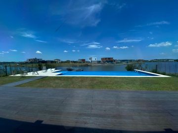 Casa en venta - 4 Dormitorios 4 Baños - Cocheras - 850Mts2 - Escobar