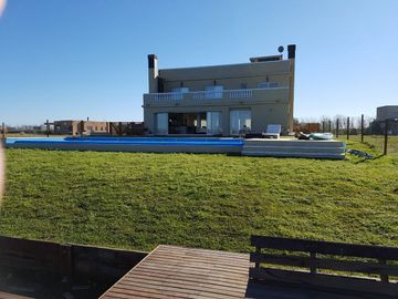 Casa en venta - 4 Dormitorios 4 Baños - Cocheras - 850Mts2 - Escobar