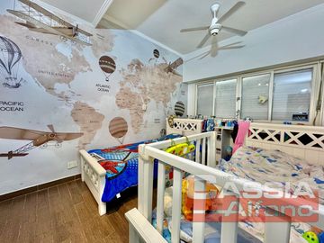 CASA EXCELENTE ESTADO DESARROLL. EN PLANTA BAJA 2 DORMITORIOS, GARAGE Y FONDO