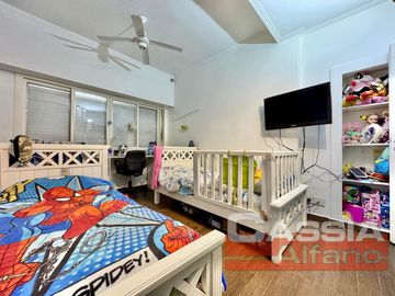 CASA EXCELENTE ESTADO DESARROLL. EN PLANTA BAJA 2 DORMITORIOS, GARAGE Y FONDO