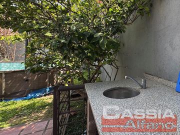 CASA EXCELENTE ESTADO DESARROLL. EN PLANTA BAJA 2 DORMITORIOS, GARAGE Y FONDO