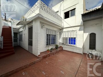 VENTA  - PH - 3 ambientes con patio - Lanús Este.