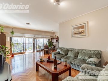 Departamento de  4 dormitorios, espacio guarda coche fijo, cubierto y baulera en venta en Caballito