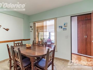 Departamento de  4 dormitorios, espacio guarda coche fijo, cubierto y baulera en venta en Caballito
