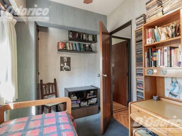 Departamento de  4 dormitorios, espacio guarda coche fijo, cubierto y baulera en venta en Caballito