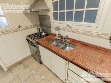 Departamento de  4 dormitorios, espacio guarda coche fijo, cubierto y baulera en venta en Caballito