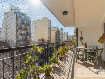 Departamento de  4 dormitorios, espacio guarda coche fijo, cubierto y baulera en venta en Caballito