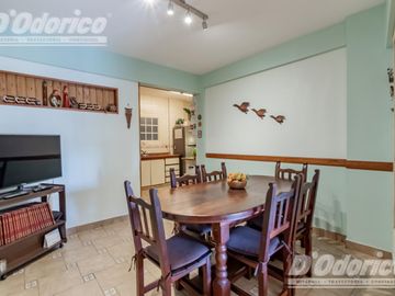 Departamento de  4 dormitorios, espacio guarda coche fijo, cubierto y baulera en venta en Caballito