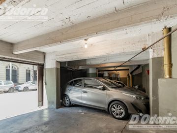 Departamento de  4 dormitorios, espacio guarda coche fijo, cubierto y baulera en venta en Caballito