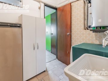 Departamento de  4 dormitorios, espacio guarda coche fijo, cubierto y baulera en venta en Caballito