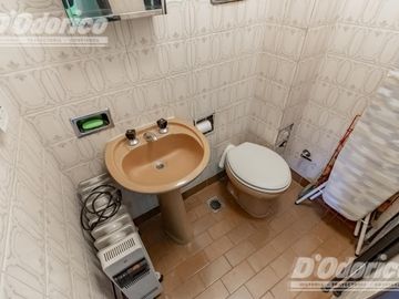 Departamento de  4 dormitorios, espacio guarda coche fijo, cubierto y baulera en venta en Caballito