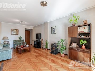 Departamento de  4 dormitorios, espacio guarda coche fijo, cubierto y baulera en venta en Caballito