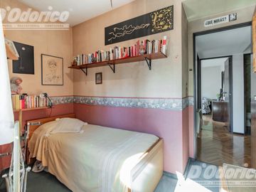Departamento de  4 dormitorios, espacio guarda coche fijo, cubierto y baulera en venta en Caballito