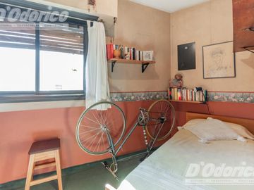 Departamento de  4 dormitorios, espacio guarda coche fijo, cubierto y baulera en venta en Caballito
