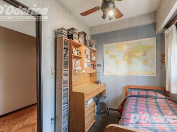 Departamento de  4 dormitorios, espacio guarda coche fijo, cubierto y baulera en venta en Caballito