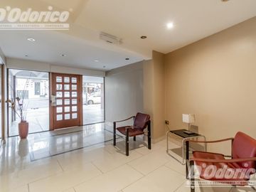 Departamento de  4 dormitorios, espacio guarda coche fijo, cubierto y baulera en venta en Caballito