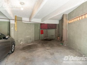 Departamento de  4 dormitorios, espacio guarda coche fijo, cubierto y baulera en venta en Caballito
