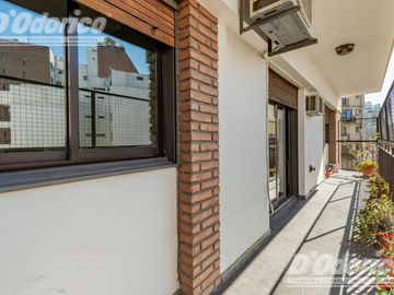 Departamento de  4 dormitorios, espacio guarda coche fijo, cubierto y baulera en venta en Caballito