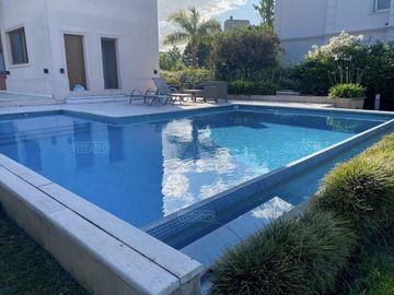 Venta casa de 7 ambientes en Buenos Aires Golf Club