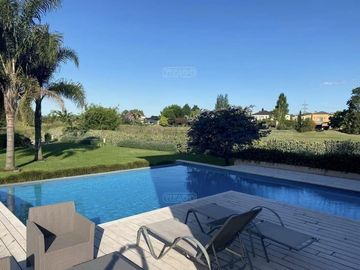Venta casa de 7 ambientes en Buenos Aires Golf Club