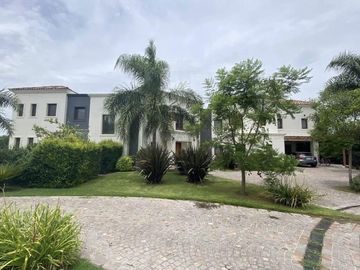 Venta casa de 7 ambientes en Buenos Aires Golf Club