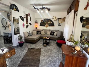 HERMOSA CASA ESQUINA EN COSQUIN A METROS DEL RIO REF:1973