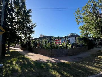 HERMOSA CASA ESQUINA EN COSQUIN A METROS DEL RIO REF:1973