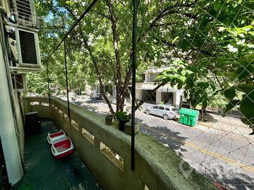 PH 5 Amb al frente c/ tza y balcon - Exc. Estado.