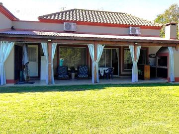 CASA EN VENTA EN BARRIO PRIVADO SAN LUCAS - APTA A CREDITO - MAROTO PROPIEDADES-