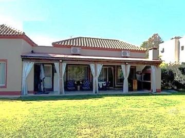 CASA EN VENTA EN BARRIO PRIVADO SAN LUCAS - APTA A CREDITO - MAROTO PROPIEDADES-