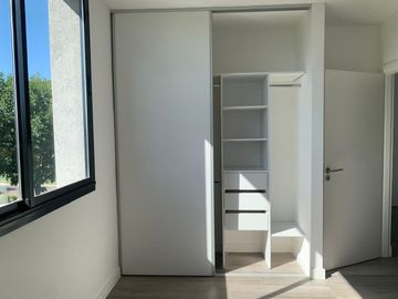 Casa en venta a la laguna en San Matías, Área 1-  4 dormitorios