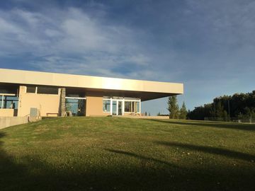 Casa en venta a la laguna en San Matías, Área 1-  4 dormitorios