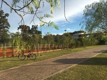 Casa en venta a la laguna en San Matías, Área 1-  4 dormitorios