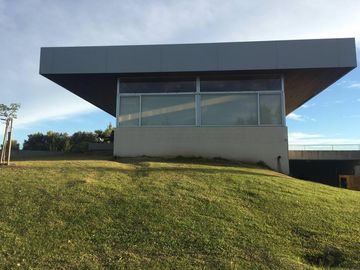 Casa en venta a la laguna en San Matías, Área 1-  4 dormitorios