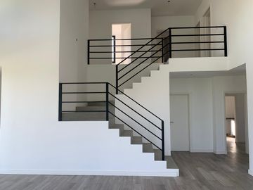 Casa en venta a la laguna en San Matías, Área 1-  4 dormitorios