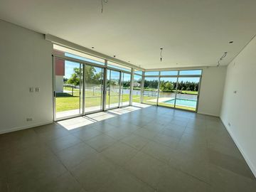 Casa Al Río En Venta - Barrio San Juan, Villanueva, Tigre