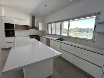 Casa Al Río En Venta - Barrio San Juan, Villanueva, Tigre