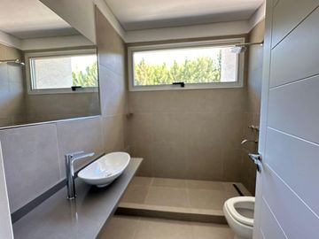 Casa Al Río En Venta - Barrio San Juan, Villanueva, Tigre