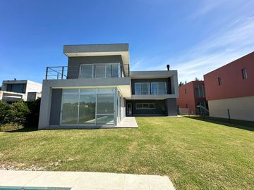 Casa Al Río En Venta - Barrio San Juan, Villanueva, Tigre