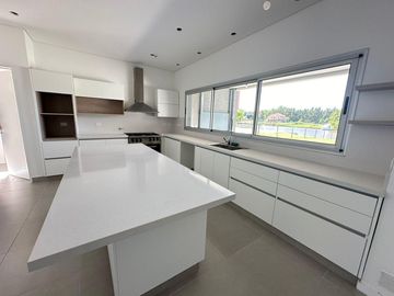 Casa Al Río En Venta - Barrio San Juan, Villanueva, Tigre