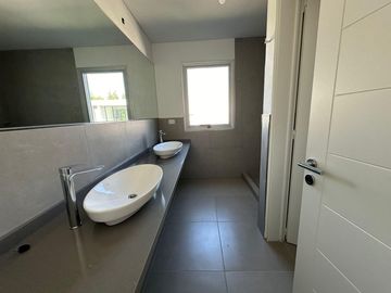 Casa Al Río En Venta - Barrio San Juan, Villanueva, Tigre
