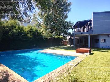 Casa en venta de cuatro ambientes en Los Ombues, Hudson, Berazategui