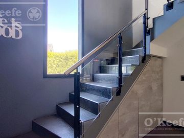 Casa en venta de cuatro ambientes en Los Ombues, Hudson, Berazategui