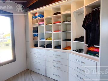 Casa en venta de cuatro ambientes en Los Ombues, Hudson, Berazategui