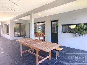 Casa en venta de cuatro ambientes en Los Ombues, Hudson, Berazategui