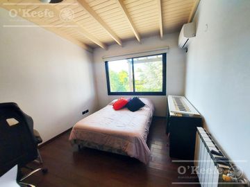 Casa en venta de cuatro ambientes en Los Ombues, Hudson, Berazategui