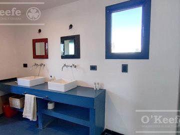 Casa en venta de cuatro ambientes en Los Ombues, Hudson, Berazategui